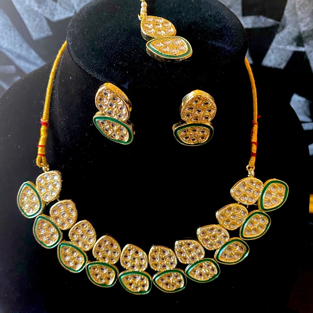 Gorgeous pachi Kundan set.